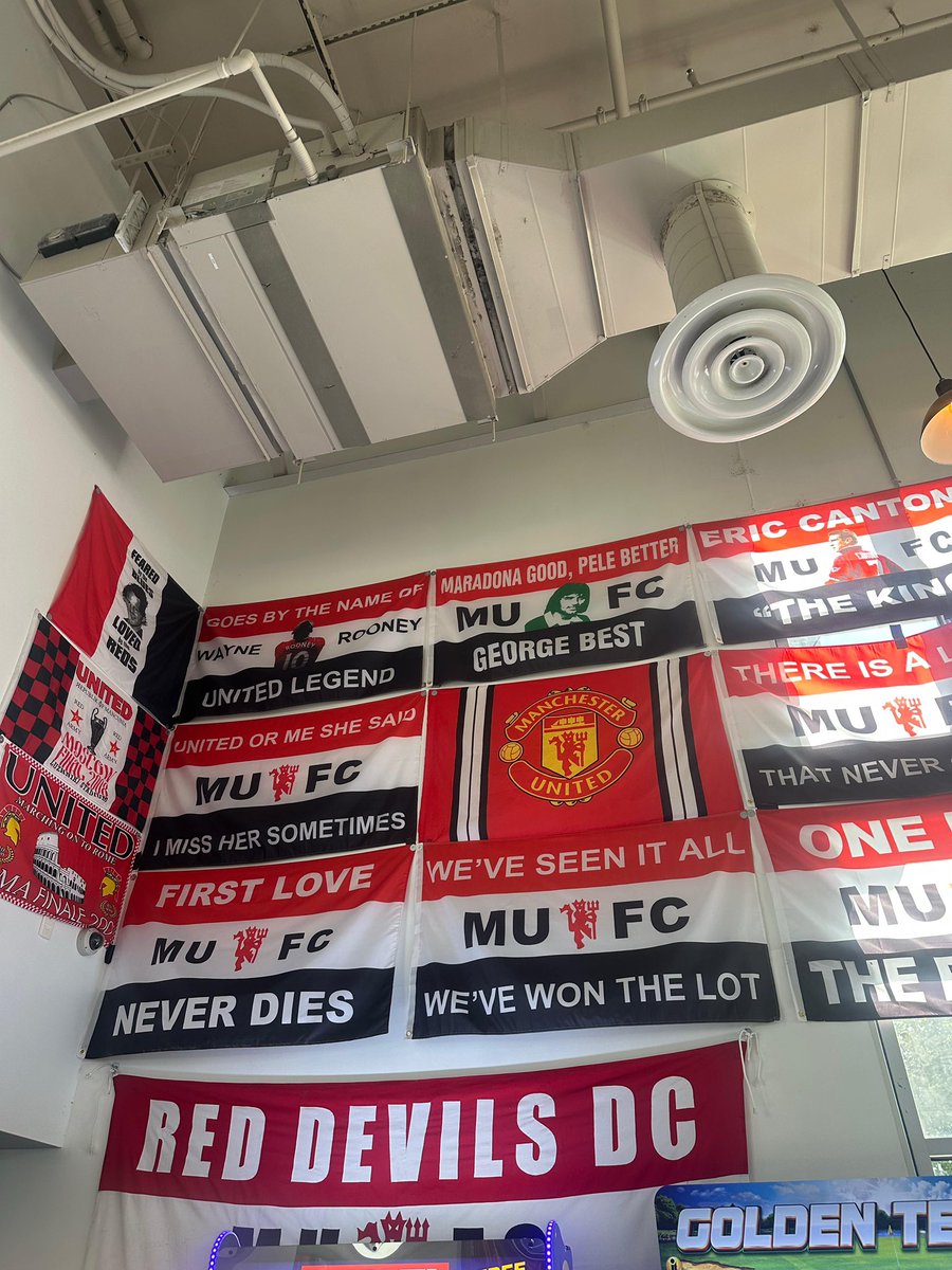 RedDevilsDC's tweet image. Doors are open at Solace Outpost (Navy Yard)! 🍻

Grab your seat, grab a pint, and get ready to roar the lads on as United take on Sunderland.

⚽ Kickoff: 10:00am
Let’s bounce back and finish strong before the break. 🔴⚪⚫

#MUFC #RedDevilsDC #UTFR #GGMU @SolaceBrewing