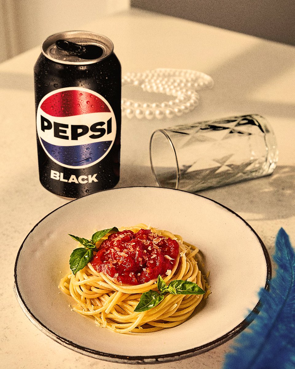 acho romântico de verdade comer uma macarronada com Pepsi Black 🍝 
#SeuRangoSuasRegras #TomaEssa #TheLifeOfAShowgirl