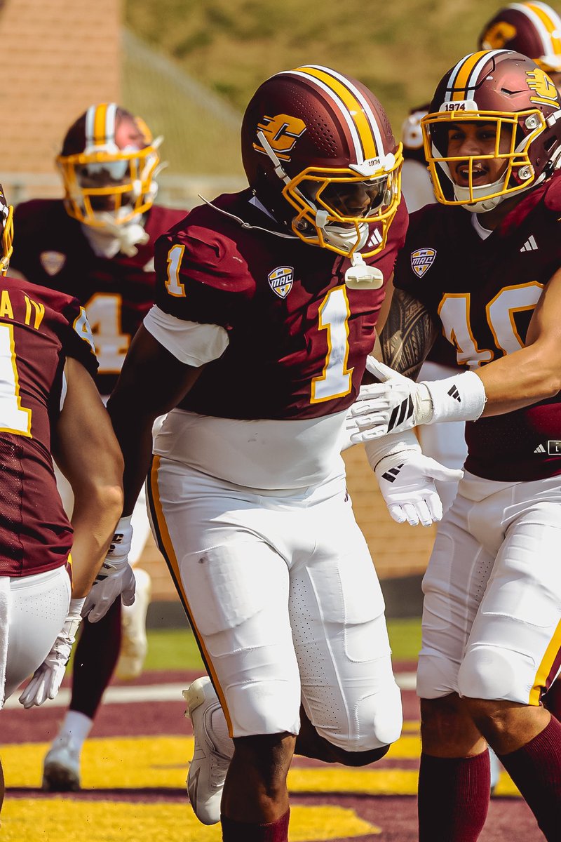 Homecoming for these two today‼️

QB Joe Labas is from Brecksville, thirty minutes north of Akron. 

LB Dakota Cochran is from Shaker Heights, forty minutes north of Akron. 

#FireUpChips