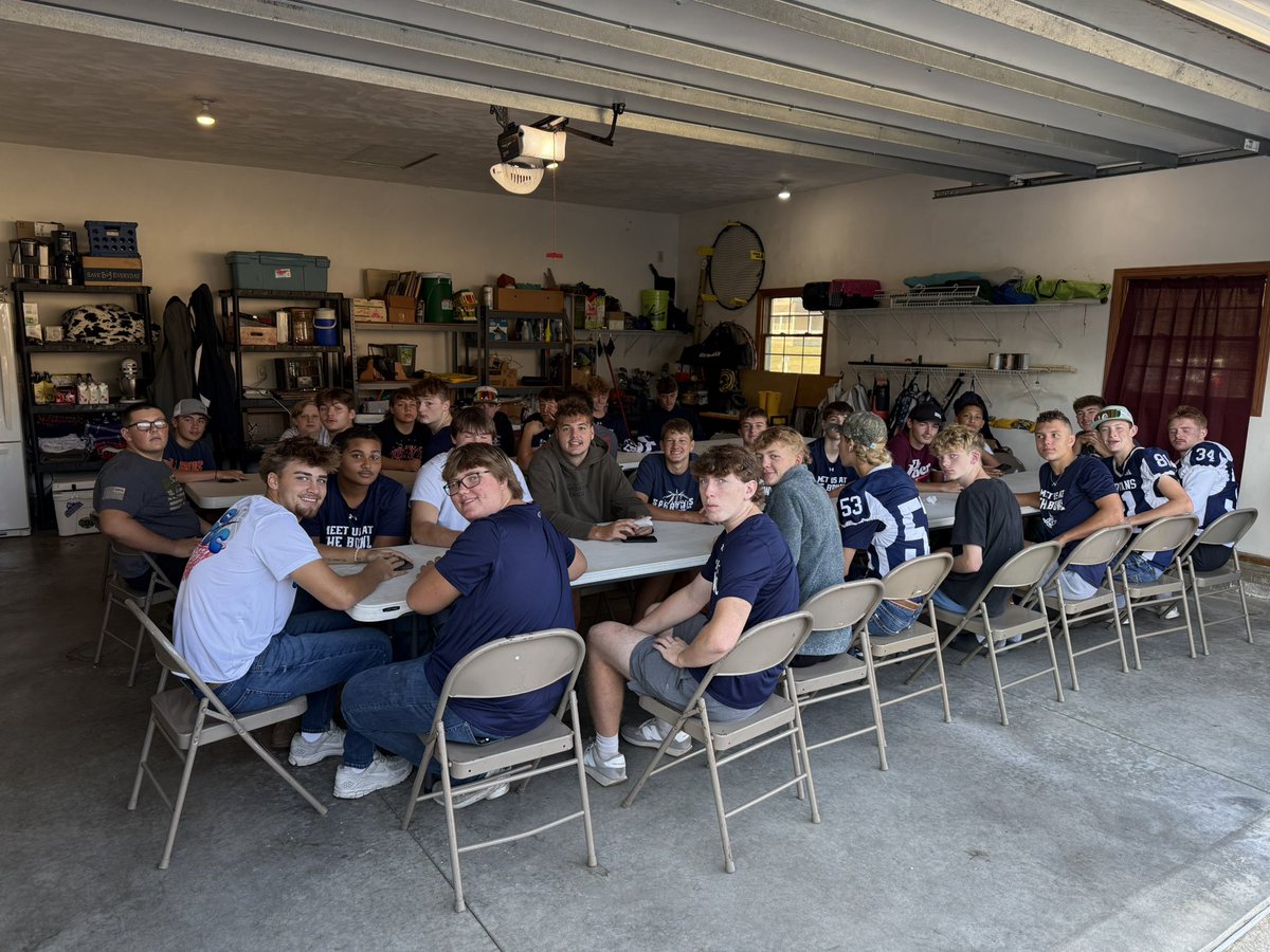 RidgewoodSpart1's tweet image. Team breakfast on this fine homecoming morning. Game at 1:00 PM at The Bowl. #GDTBAS #DBA