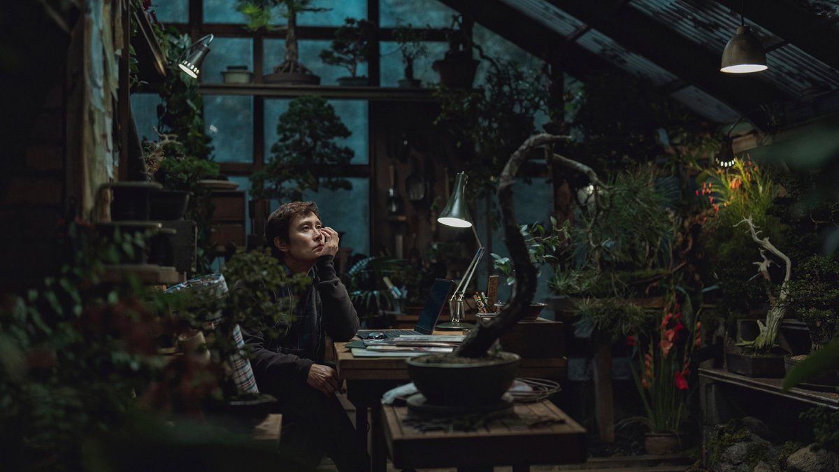 hollowvows's tweet photo. park chan-wook's No Other Choice (2025) doesnt suggest therapy after a layoff, it suggests you should take up gardening—just make sure you're planting your rivals. https://t.co/Cz6tp4i1y0