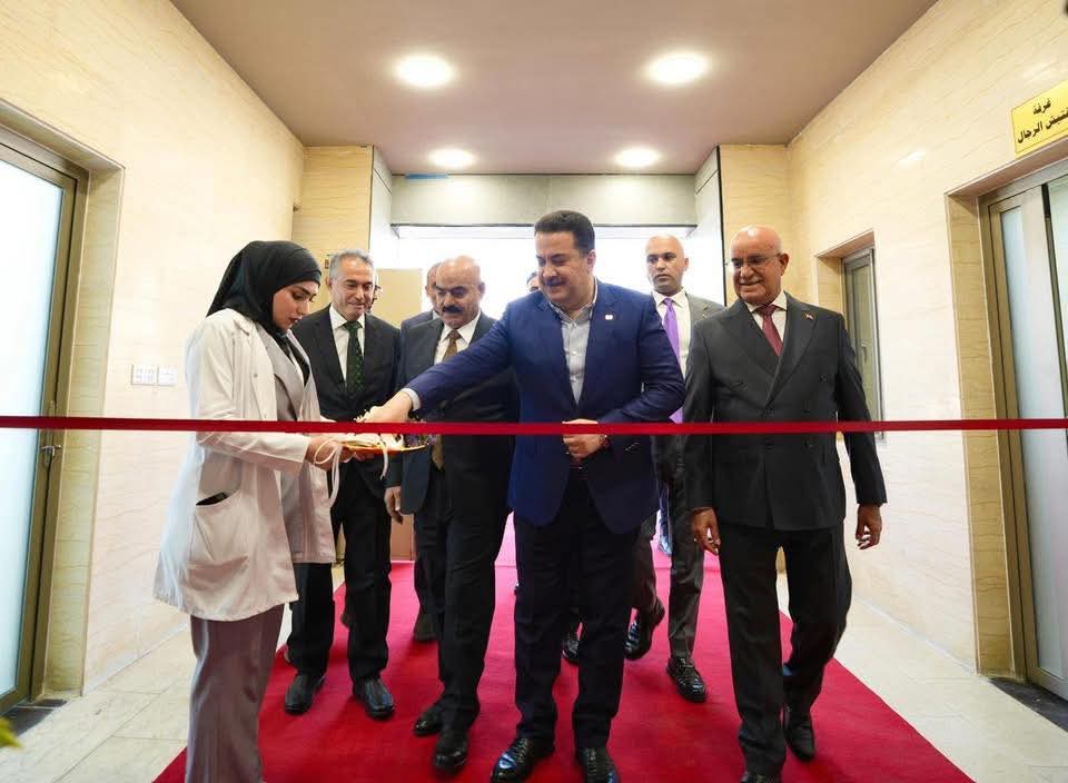 استمراراً بمنهج أفتتاح المشاريع الصحية الجديدة و إعادة تأهيل المستشفيات القديمة وفق التصاميم الحديثة🔻
رئيس مجلس الوزراء السيد محمد شياع السوداني يفتتح المرحلة الأولى من مشروع تأهيل مستشفى العلوية للأطفال بحضور وزير الصحة الدكتور صالح مهدي الحسناوي. 
#المكتب_الإعلامي_لوزير_الصحة