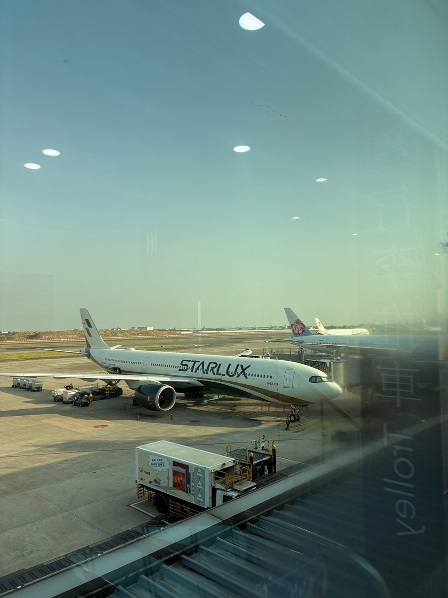 昨晚回到台灣，結束這趟五天四夜的新加坡之旅。

第一次造訪新加坡，在旅遊之餘順道去自己有深度參與的 <a href="/Tranchess/">Tranchess</a>  、 <a href="/Mantle_Official/">Mantle</a>  的side event，作為一個微不足道的小散戶，能夠和團隊成員深度交流還是挺棒的。

Danny在Tranchess Troopers group的side