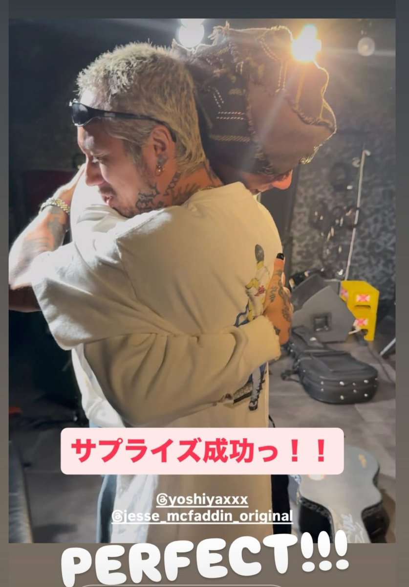 kmk052's tweet photo. #YOSHIYAxxx #JESSE
#RADIOTS #OUROBROS
#RIZE #TheBONEZ
#YAKRA
仲間同士の久しぶりの抱擁っていくつになっても美しいな🤩 https://t.co/i2GuyqMYyQ