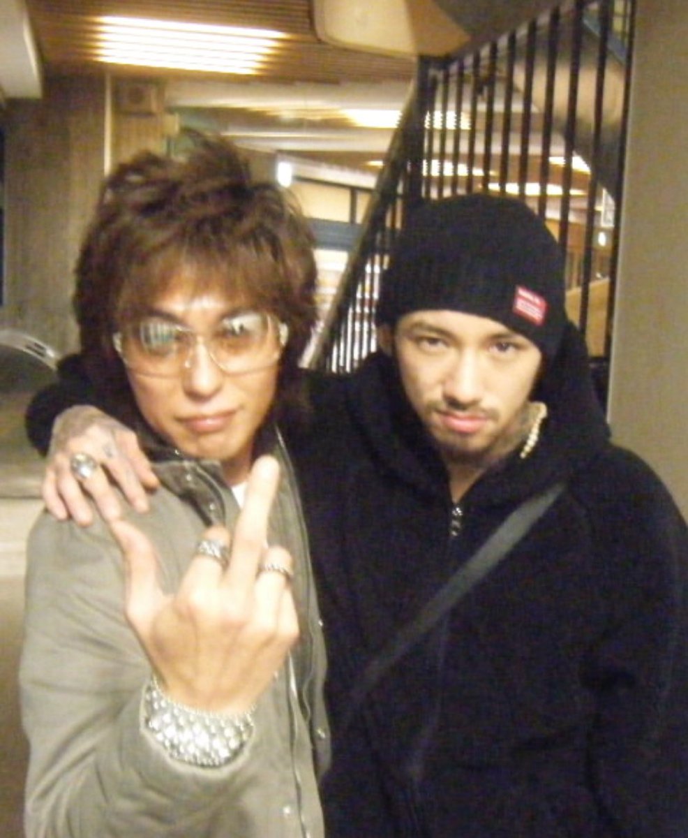 kmk052's tweet photo. #YOSHIYAxxx #JESSE
#RADIOTS #OUROBROS
#RIZE #TheBONEZ
#YAKRA
仲間同士の久しぶりの抱擁っていくつになっても美しいな🤩 https://t.co/i2GuyqMYyQ