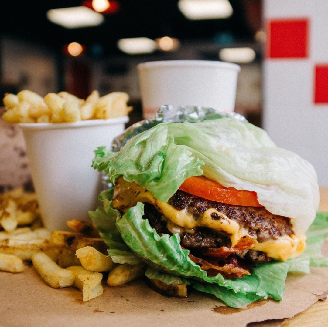 Lettuce be glad, lettuce be grateful… 🪄🥬

Craving a delicious burger in a Lettuce Wrap from <a href="/FiveGuysUK/">Five Guys UK</a> right now – all the juicy fun, just between green buns!