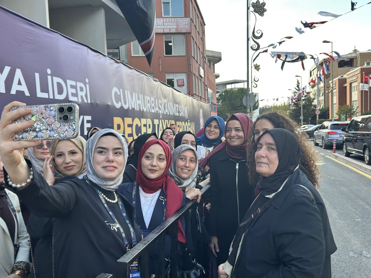 📍Sultanbeyli Toplu Açılış ve Temel Atma Töreni

Sn. Cumhurbaşkanımız <a href="/RTErdogan/">Recep Tayyip Erdoğan</a>’ın teşrifleriyle düzenlenen törende büyük bir coşku ve heyecan vardı.

Sultanbeyli için birbirinden değerli eser ve hizmetlerin hayırlı olmasını diliyorum.