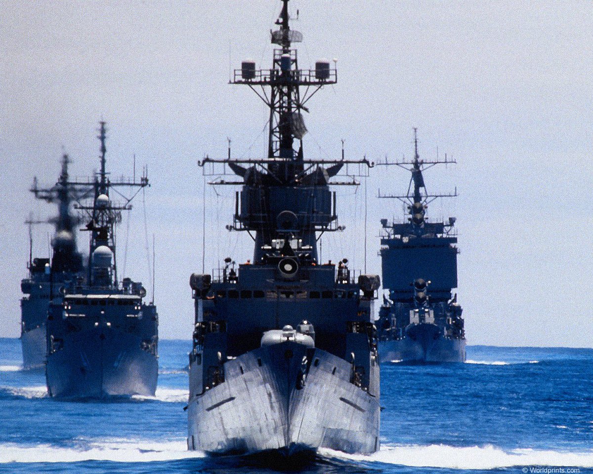 r116440's tweet photo. 🇺🇸 @USNavy #Battleship Missouri Battle Group escorts during RIMPAC88. Knox class #frigate USS Cook (FF-1083), Oliver Hazard Perry class frigate USS McClusky (FFG-41), Spruance class #destroyer USS John Young (DD-973) & #nuclearpowered cruiser USS Long Beach (CGN-9) #RIMPAC https://t.co/IQqm6msCuC