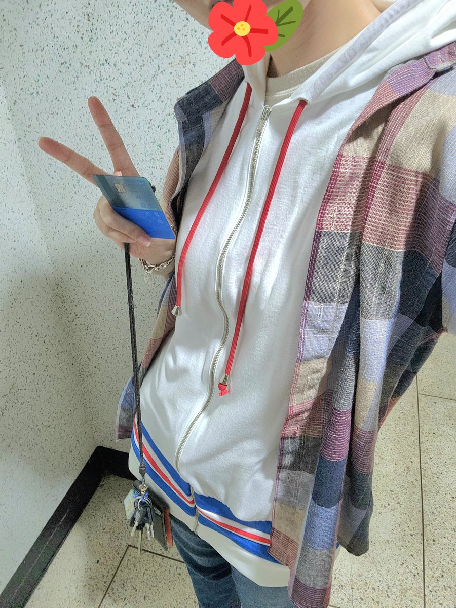 타카마키쨩의 후드를 만들어놨는데 어째 발동을 못해서 걍 사복으로 입어버림
조만간 코스도 해야지!