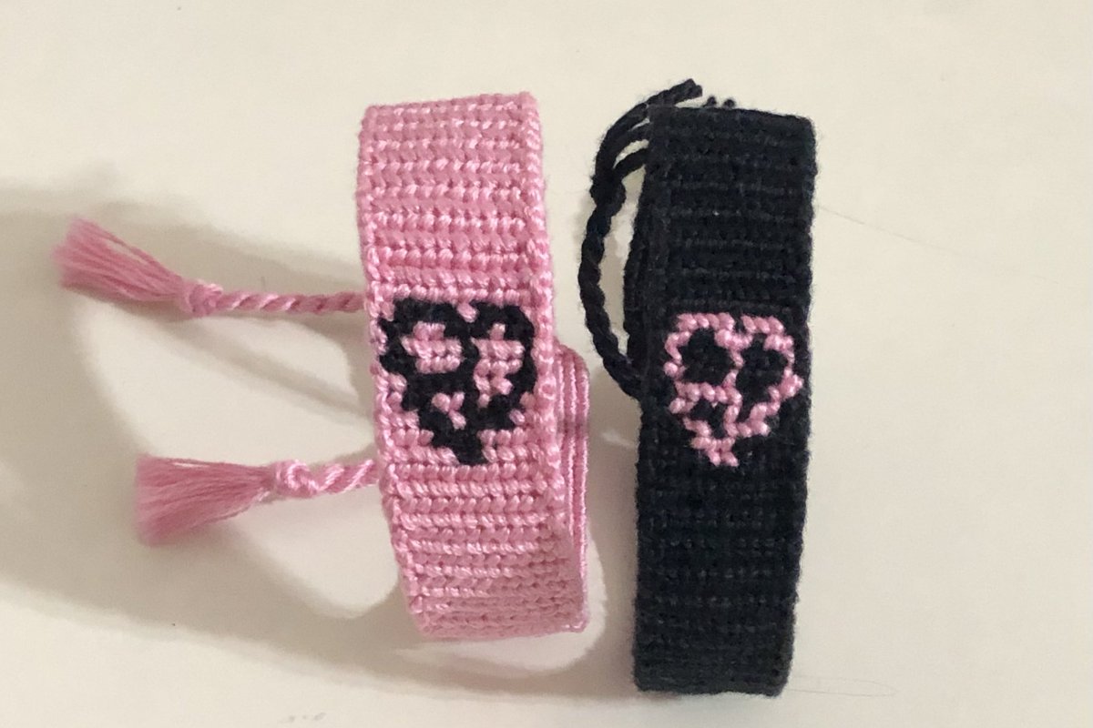 doubleknot_ph's tweet photo. — BLACKPINK #bracelet in your area! 🖤🩷

pre-order starts on 10/08!

#BLACKPINK #블랙핑크 #JISOO #JENNIE #ROSÉ #LISA #DEADLINE_IN_BULACAN #BLACKPINK_WORLDTOUR2025 #BLACKPINK_DEADLINE_in_MANILA #BLACKPINK_DEADLINE #fanmade #handmade https://t.co/cWgAxTnYNP