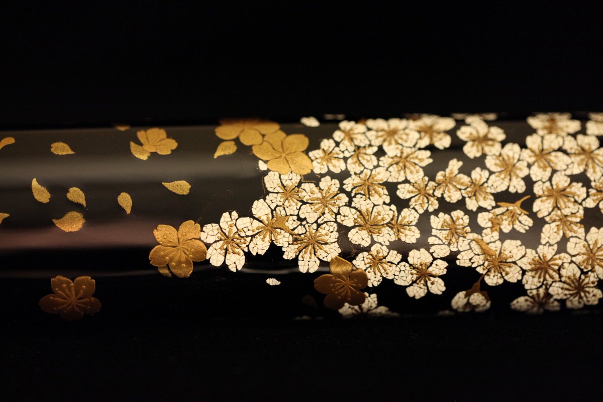 日本の伝統工芸の集合体である日本刀。
ながく深く愛され正しく引き継がれていく事を願うと共に、その一助となれるようより一層努めて参ります。

どんな時もそれぞれのやり方で歴史を紡いでくれた方々に、深い感謝を。

#日本刀 #日本刀の日 #拵