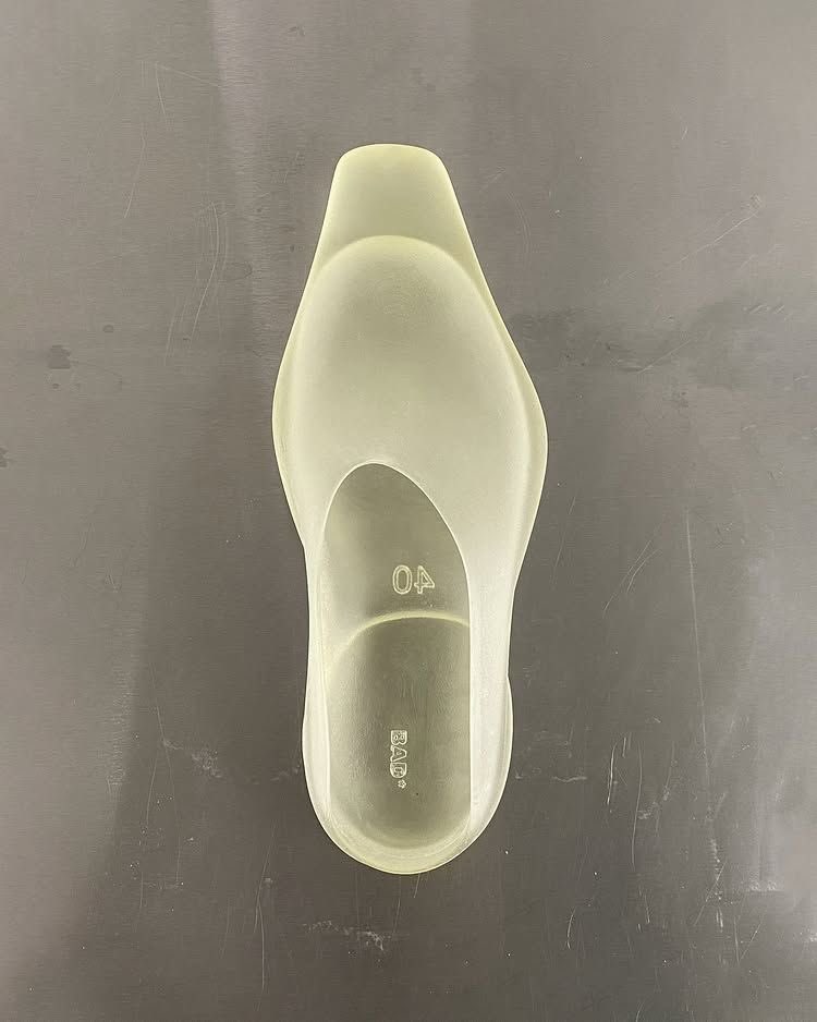 HOMMEALONE's tweet photo. these remind me of the naked mules by body amplification devices (BAD) https://t.co/7HxobY14fx