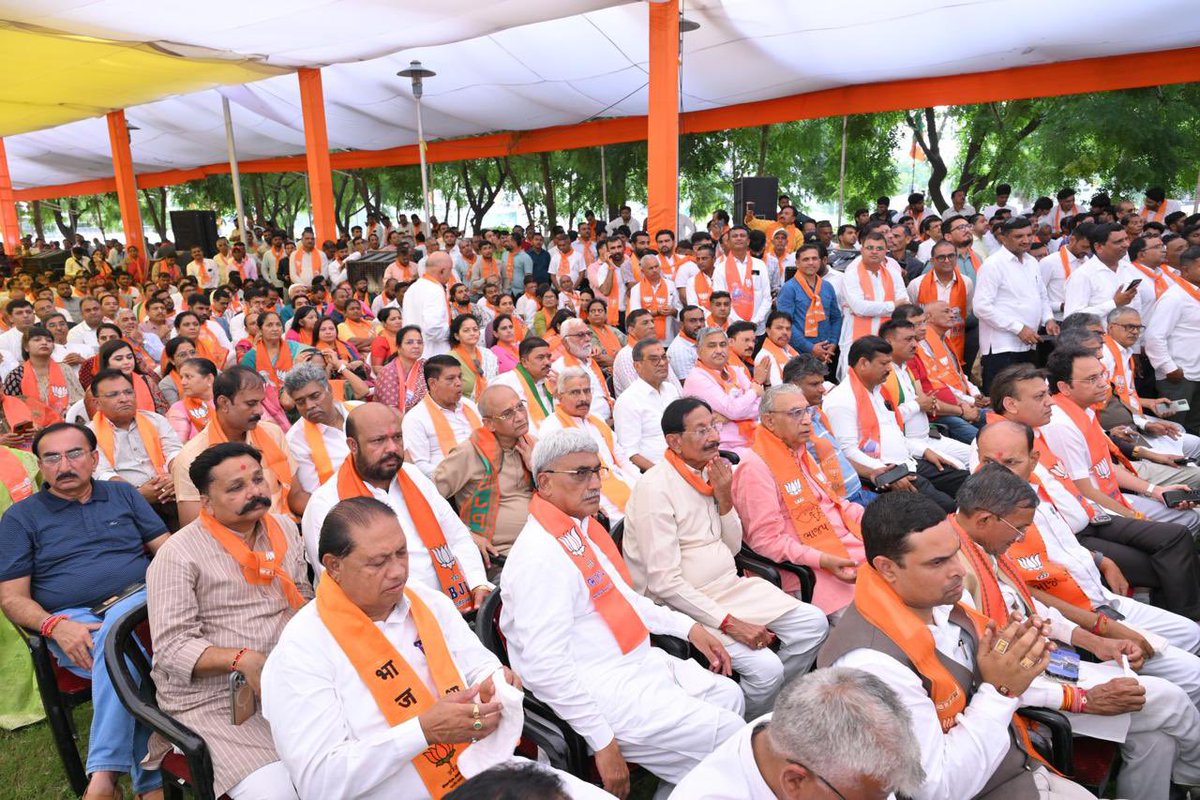 MarutisinhAtod3's tweet photo. ગુજરાત પ્રદેશ ભાજપ અધ્યક્ષ શ્રી જગદીશભાઈ વિશ્વકર્મા ના નિયુક્તિ સમારંભ માં હાજરી આપી શુભેચ્છા પાઠવી હતી. https://t.co/8bzCQpnH9g