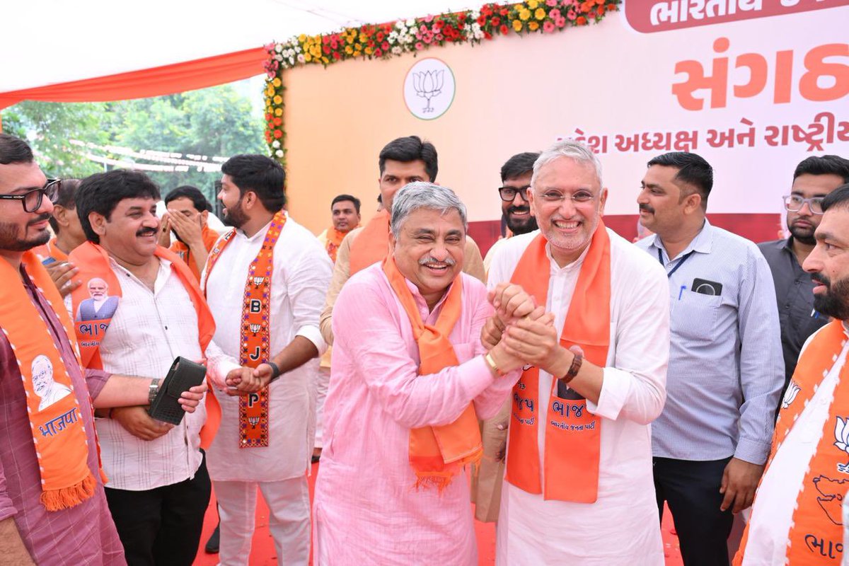 MarutisinhAtod3's tweet photo. ગુજરાત પ્રદેશ ભાજપ અધ્યક્ષ શ્રી જગદીશભાઈ વિશ્વકર્મા ના નિયુક્તિ સમારંભ માં હાજરી આપી શુભેચ્છા પાઠવી હતી. https://t.co/8bzCQpnH9g