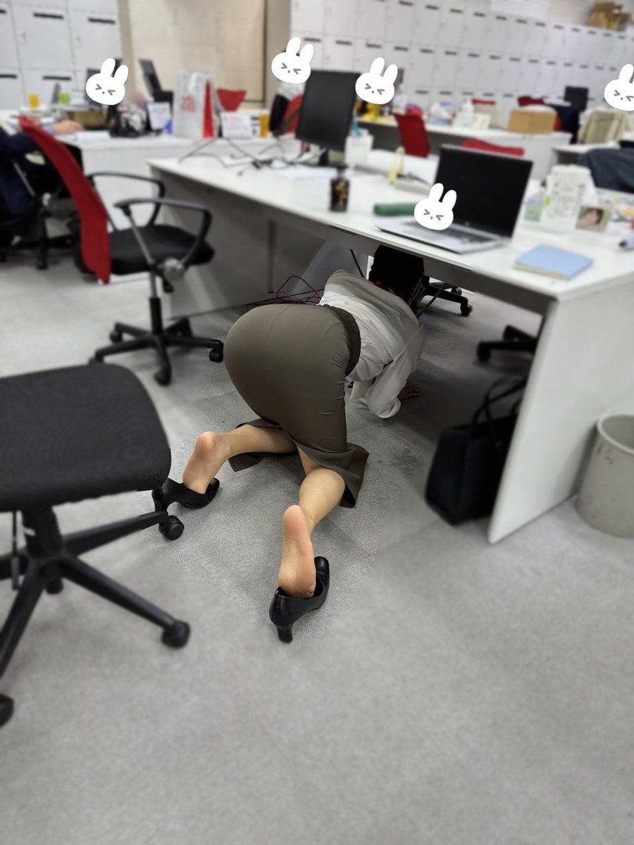 糟糕被偷拍了
同事說好性感
你們會想要這個姿勢試試看嗎？😅
#想要打想要
#國文老師兼職 https://t.co/Nv6Rh4G9SN