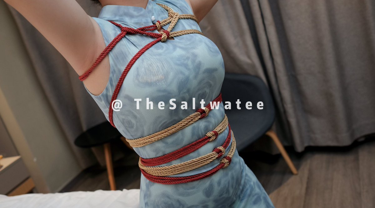 TheSaltwatee's tweet photo. 红黄与旗袍捆绑交织呐

绳📸：@TheSaltwatee 
被缚 ：@LiOuO_xx 

#绳艺 #约绳 #绳缚 https://t.co/hwFntXXppQ