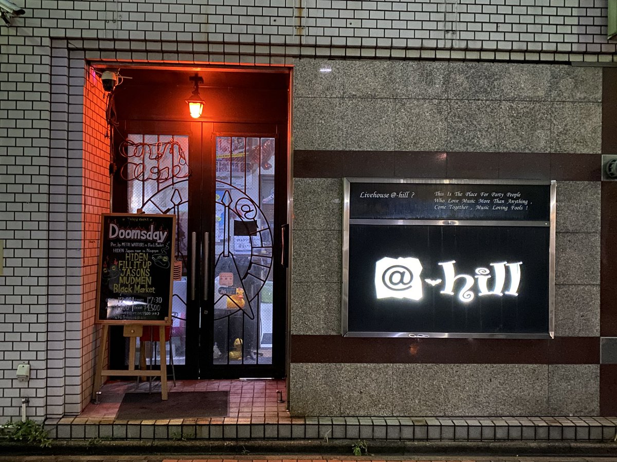Hiroshi2k0714's tweet photo. 現着！

入ったら早速、#RockyRavic と遭遇！再会の熱い握手を交わした！
フロアに入ると、そこには #橋本直樹 さんがいらっしゃった✨❗️

✨Dooms Day✨
#HIDEN 
#FilItUp
#BlackMarcket
#MUDMEN
#JASONS
#名古屋柴田@hiii
2025年10月4日
 
今日、#ANTHEM の #柴田直人 さんには #橋本直樹 さんのバンドのライブを見に名古屋へ行くことをお話しした。
後の話は内緒です😄