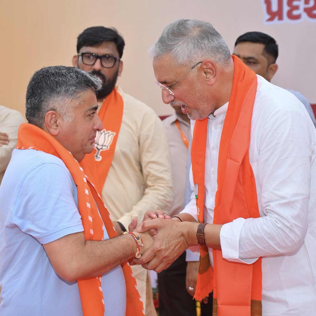pradipsinhbjp's tweet image. આજે સંગઠન પર્વ અંતર્ગત ભારતીય જનતા પાર્ટી ગુજરાત પ્રદેશ અધ્યક્ષ તરીકે શ્રી જગદીશભાઈ વિશ્વકર્માના પદગ્રહણ સમારોહમાં ઉપસ્થિત રહી તેમને હાર્દિક અભિનંદન તથા શુભકામનાઓ પાઠવી.

આ પદગ્રહણ સમારોહમાં સાસંદ અને કેન્દ્રીય ચૂંટણી ઈન્ચાર્જ શ્રી ડૉ. કે. લક્ષ્મણજી, ગુજરાત પ્રદેશ પ્રભારી અને…