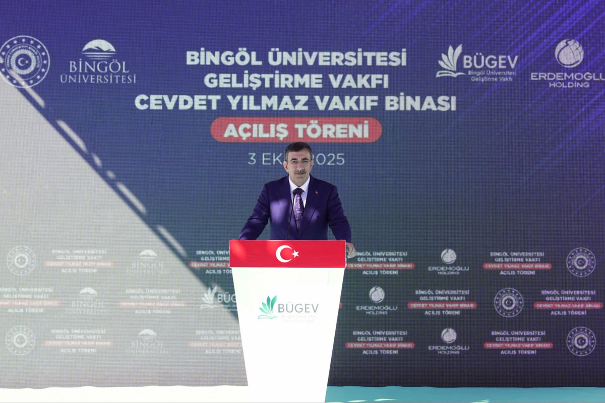 bugev_org's tweet photo. 📍 Bingöl Üniversitesi Geliştirme Vakfı – Cevdet Yılmaz Vakıf Binası Açılış Töreni

Cumhurbaşkanı Yardımcımız Sn. Dr. Cevdet Yılmaz Beyefendinin teşrifleriyle BÜGEV – Cevdet Yılmaz Vakıf Binasının açılışını gerçekleştirdik.

✨ Bu kıymetli girişime öncülük eden, vakıf binasının yapımını üstlenen hayırsever iş insanı Sn. İbrahim Erdemoğlu’na ve emeği geçen herkese teşekkür ediyor; vakfımızın şehrimize, üniversitemize ve gençlerimize hayırlı olmasını diliyoruz.

📅 Temelini 26 Ekim 2024’te attığımız vakıf binamızın açılış töreni; Cumhurbaşkanı Yardımcımız Sn. Dr. Cevdet Yılmaz, Milletvekillerimiz Sn. Feyzi Berdibek, Sn. Zeki Korkutata, Valimiz, Sn. Dr. Ahmet Hamdi Usta, Belediye Başkanımız Sn. Erdal Arıkan, Kırgızistan Türkiye Manas Üniversitesi Mütevelli Heyeti Başkanı ve BÜGEV Yönetim Kurulu Başkanımız Prof. Dr. İbrahim Çapak, Bingöl Üniversitesi Rektörü Prof. Dr. Erdal Çelik, Bingöl Ticaret ve Sanayi Odası Yönetim Kurulu Başkanı Kadir Çintay, il protokolü ve vatandaşlarımızın katılımlarıyla gerçekleşti.

🤝 Birlik ve dayanışma ile yükselen bu kıymetli eser, şehrimizin ve üniversitemizin geleceğine değer katacaktır.

#BÜGEV #BingölÜniversitesi #CevdetYılmaz #EğitimİçinBirlik