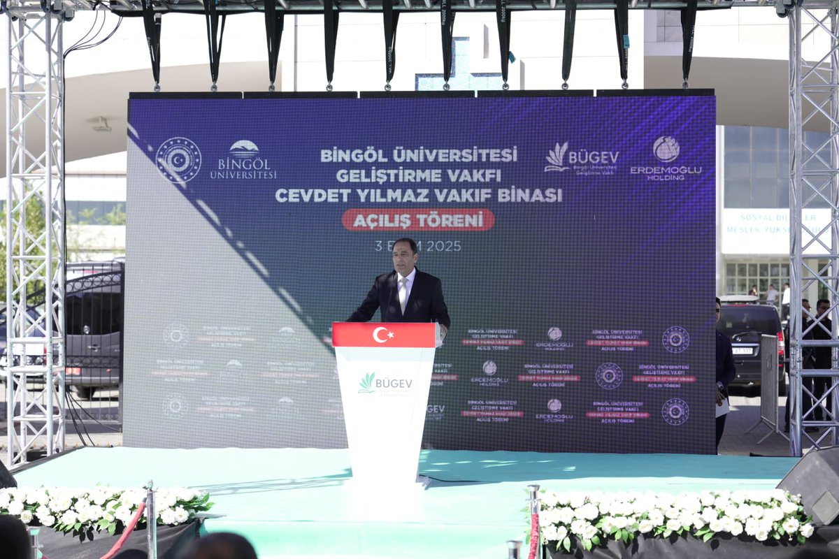 bugev_org's tweet photo. 📍 Bingöl Üniversitesi Geliştirme Vakfı – Cevdet Yılmaz Vakıf Binası Açılış Töreni

Cumhurbaşkanı Yardımcımız Sn. Dr. Cevdet Yılmaz Beyefendinin teşrifleriyle BÜGEV – Cevdet Yılmaz Vakıf Binasının açılışını gerçekleştirdik.

✨ Bu kıymetli girişime öncülük eden, vakıf binasının yapımını üstlenen hayırsever iş insanı Sn. İbrahim Erdemoğlu’na ve emeği geçen herkese teşekkür ediyor; vakfımızın şehrimize, üniversitemize ve gençlerimize hayırlı olmasını diliyoruz.

📅 Temelini 26 Ekim 2024’te attığımız vakıf binamızın açılış töreni; Cumhurbaşkanı Yardımcımız Sn. Dr. Cevdet Yılmaz, Milletvekillerimiz Sn. Feyzi Berdibek, Sn. Zeki Korkutata, Valimiz, Sn. Dr. Ahmet Hamdi Usta, Belediye Başkanımız Sn. Erdal Arıkan, Kırgızistan Türkiye Manas Üniversitesi Mütevelli Heyeti Başkanı ve BÜGEV Yönetim Kurulu Başkanımız Prof. Dr. İbrahim Çapak, Bingöl Üniversitesi Rektörü Prof. Dr. Erdal Çelik, Bingöl Ticaret ve Sanayi Odası Yönetim Kurulu Başkanı Kadir Çintay, il protokolü ve vatandaşlarımızın katılımlarıyla gerçekleşti.

🤝 Birlik ve dayanışma ile yükselen bu kıymetli eser, şehrimizin ve üniversitemizin geleceğine değer katacaktır.

#BÜGEV #BingölÜniversitesi #CevdetYılmaz #EğitimİçinBirlik
