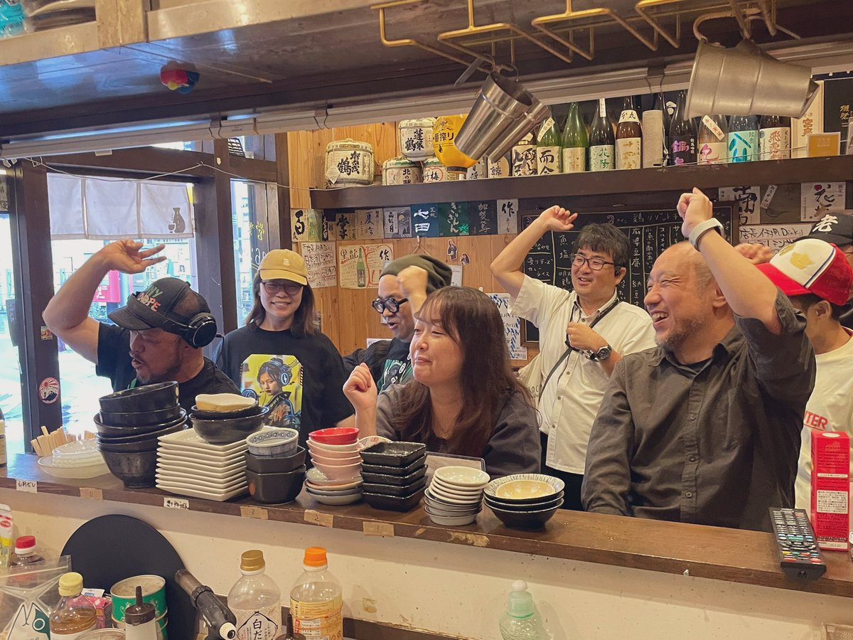 knj2823's tweet photo. 本日、DJプロハンバーガーさん(@mandokoro)の
 #サイバー演歌 を聴きながらお酒を飲む会　のお手伝いをしてから、
ノア版 #小さなアナタ の稽古！
この楽しい雰囲気を持って夜も頑張ります！ https://t.co/unwDiv0vgh