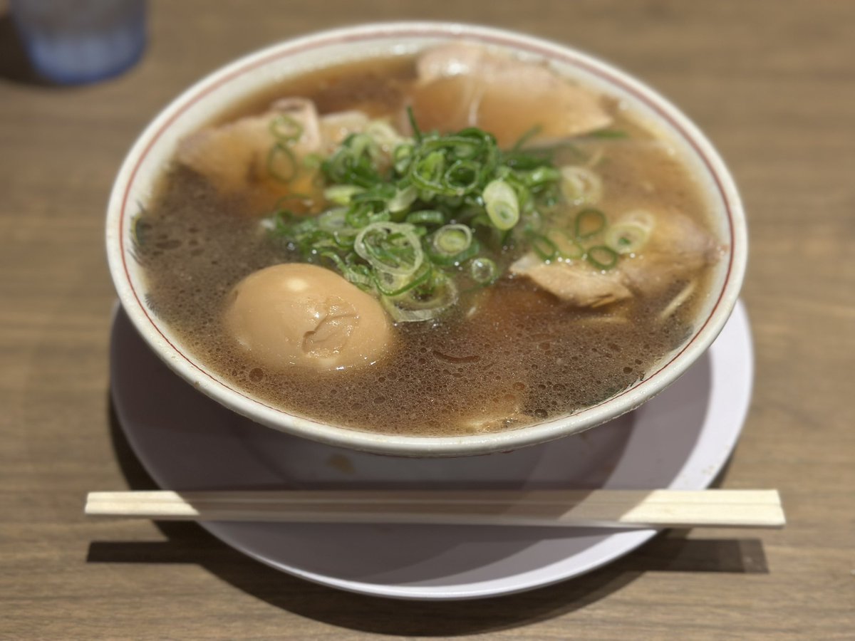 そろそろ空いてるかな？オモテ
烏丸の第一旭行ってきた。

なんか15万年ぶり食べたわ〜。
シンプルにうまいねー😋