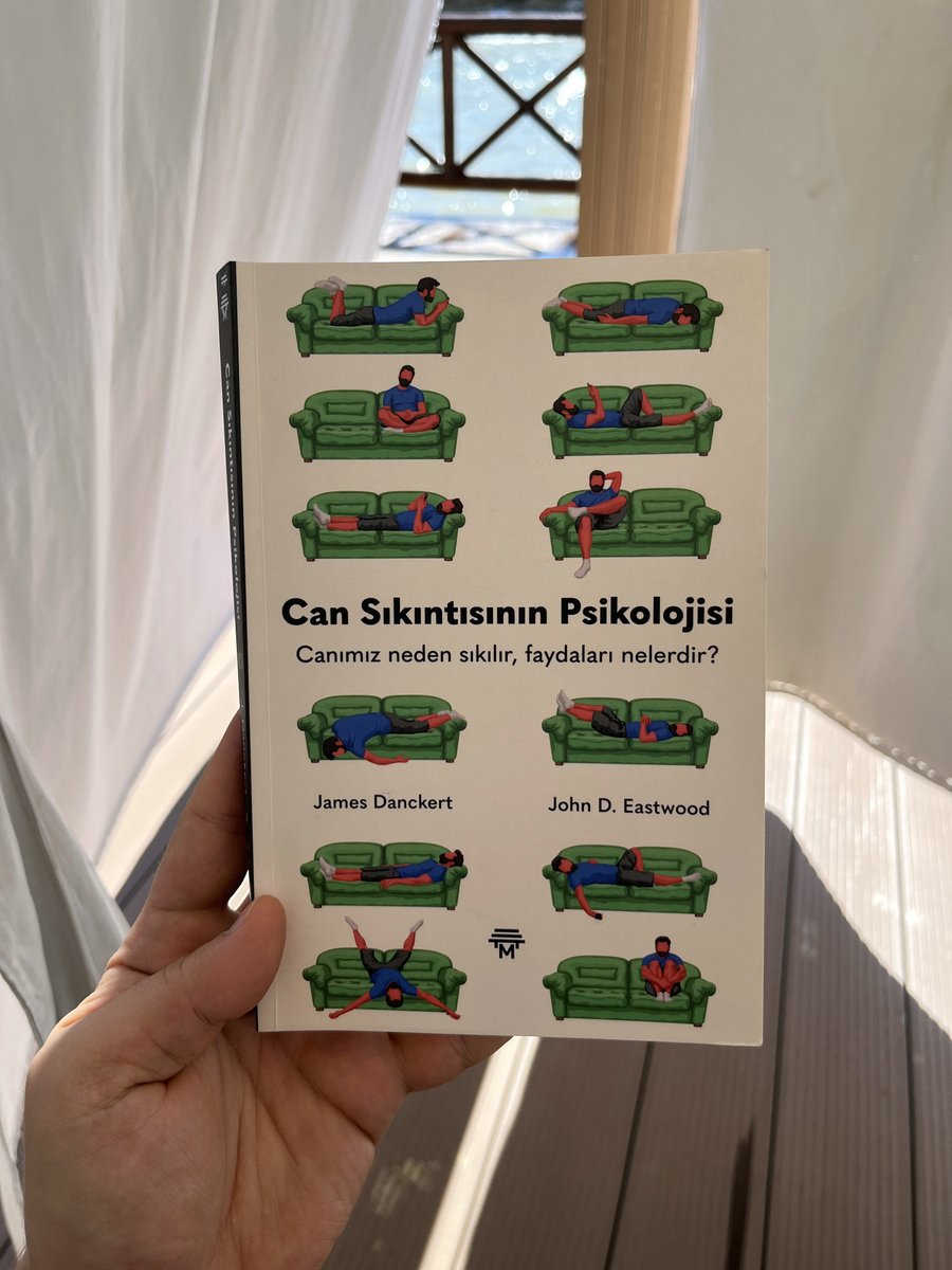 “Can sıkıntısı tatmin edici bir faaliyette bulunmak isterken bunu yapamamaktan kaynaklanan rahatsız edici bir histir.”

Can sıkıntısına dair klinik psikoloji ve nörobilim temelli bir analiz sunuyor kitap. Dikkat çekici detaylar var.