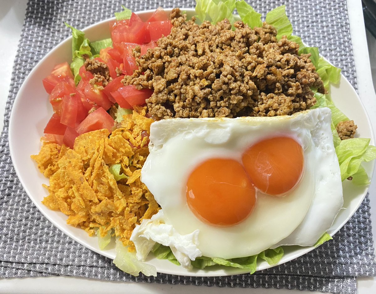 お昼ご飯のタコライス
初めてドリトス入れたけどめっちゃ美味かった😋