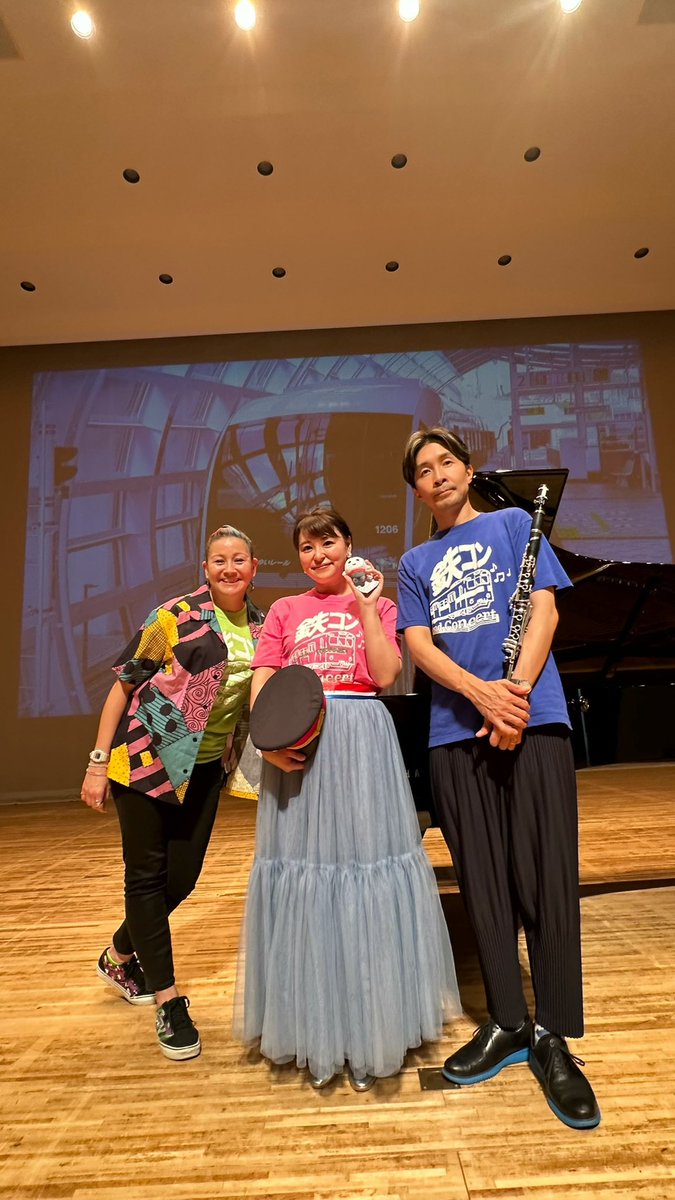 keiklavier0930's tweet photo. 鉄コン！Railroad Concert -美ら海ノ音-
終演しました！！🌺

沖縄都市モノレールゆいレール様にご協力いただき、前面展望席からの映像とともに発車チャイム音全曲演奏でした！

沖縄旅行気分✨
沖縄公演にむけて夢が膨らむ〜☺️
ご来場ありがとうございました！

ゆいレールのキャラクターゆっぴーちゃんをいただきました❤️

そしてサルビアホールの皆さま、いつもありがとうございます🎶

写真で振り返ります🌺