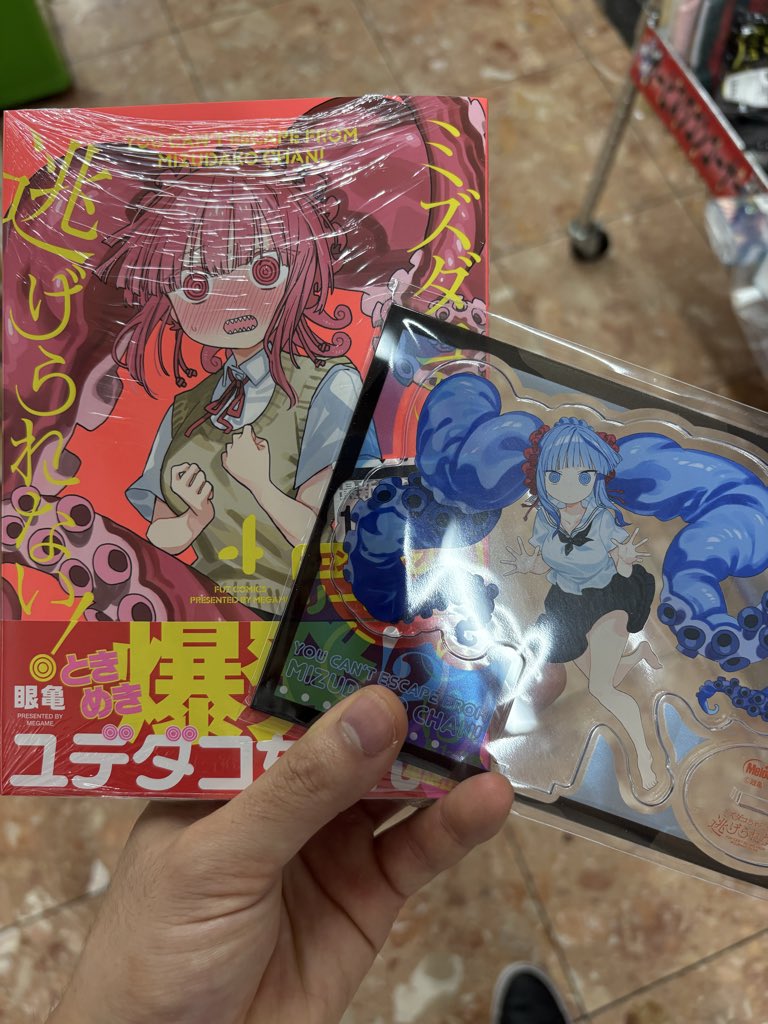 ミズダコちゃんからは逃げられないのアクスタゲッツ！！
めっちゃ嬉しい！！！