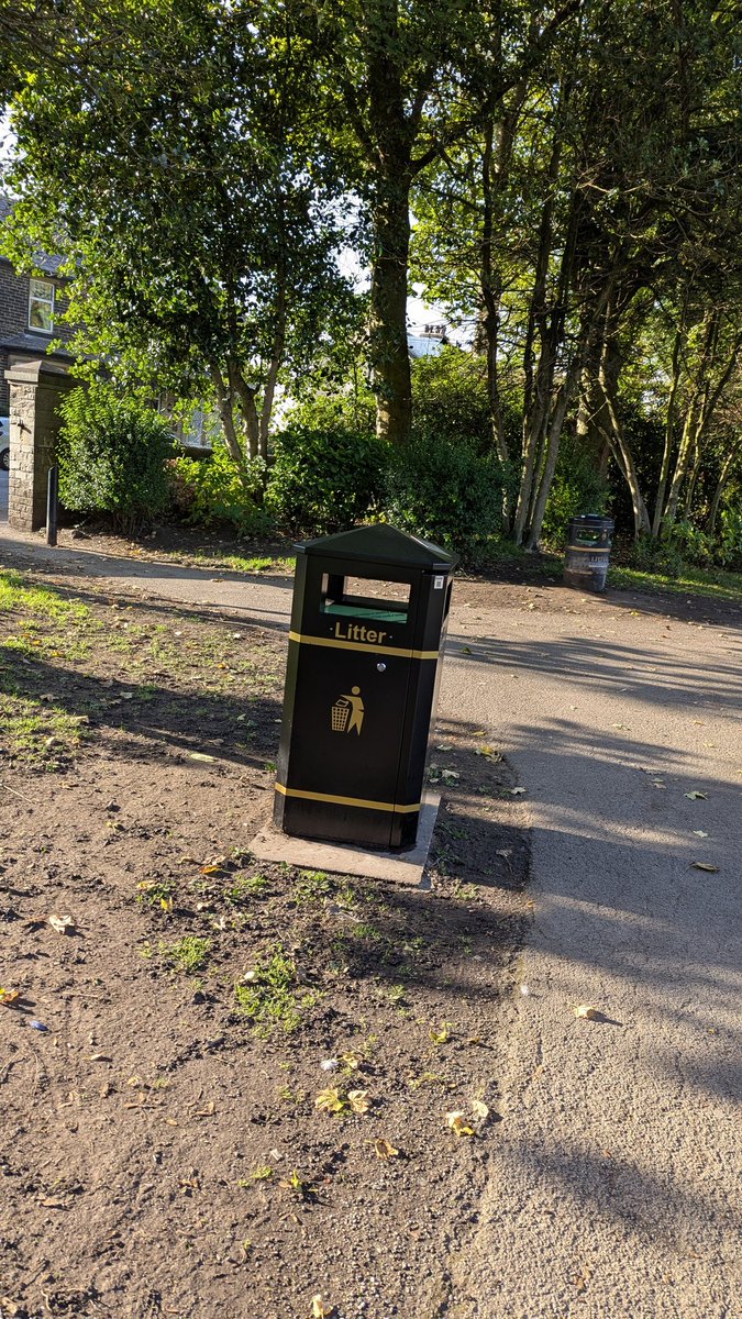 Thanks to <a href="/bradfordmdc/">Bradford Council</a>  for putting more bins and replacing some old ones in #WibseyPark. It is good to see you are putting an effort in keeping it cleaner. 👍