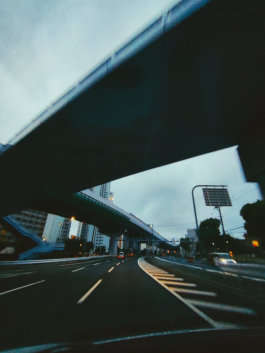 foobar_beats's tweet photo. #photograghy #kobe #twilight #dusk https://t.co/IRsmPWNGmM