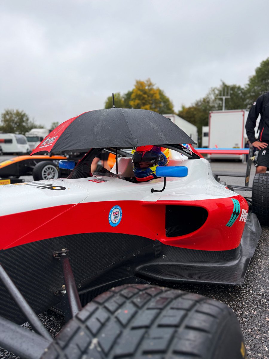 Our first qualifying session of the day getting underway with <a href="/BritishF4/">Wera Tools British F4</a> shortly! ⏱️

Live timing - livetiming.tsl-timing.com/254003?_gl=1*a…..

#BritishF4 #BrandsHatch #FortecM