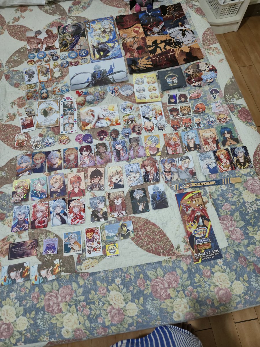 _thancred's tweet photo. Here's my cosmania haul! Thank you so much for the wonderful merch and artwork. I'll try to tag every artist below: https://t.co/oidZY4NPtu