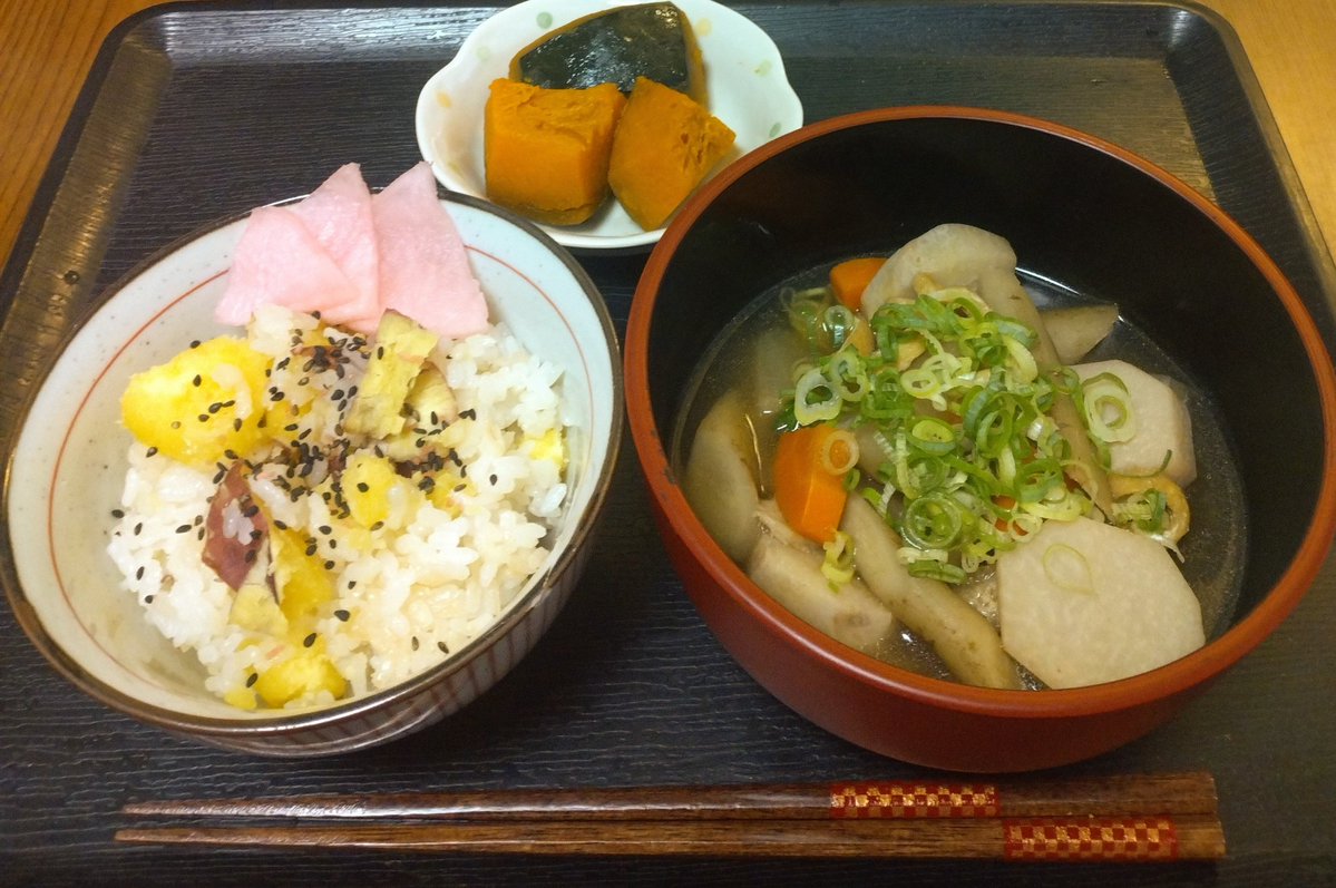 mobileonigiri's tweet image. さつまいもご飯＆けんちん汁＆かぼちゃ煮

 #絶望ライン工
 #ほっこり