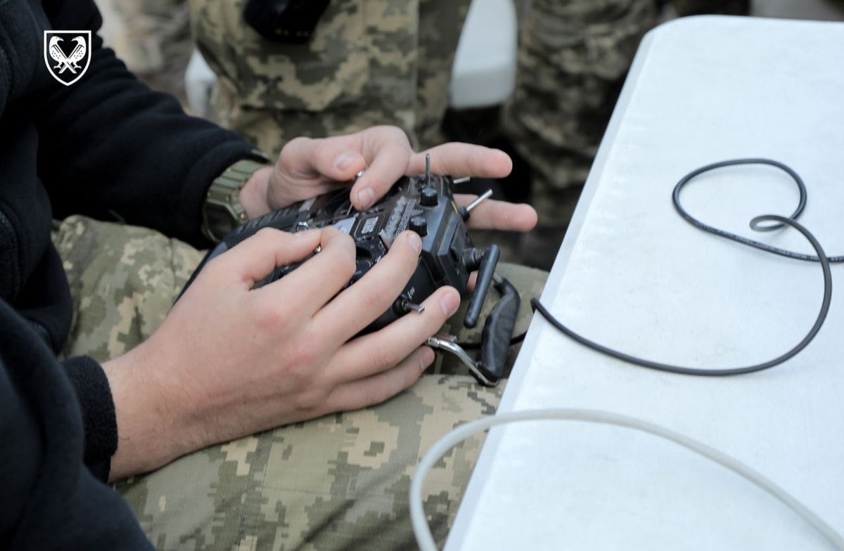 wilendhornets's tweet image. STING successfully neutralized several drones in Danish airspace 🇩🇰🚀

This happened during a combat experience exchange as part of a visit by a Ukrainian delegation.

Ukrainian pilots launched the STING interceptor, which accurately took down a Danish Banshee target drone.

A…