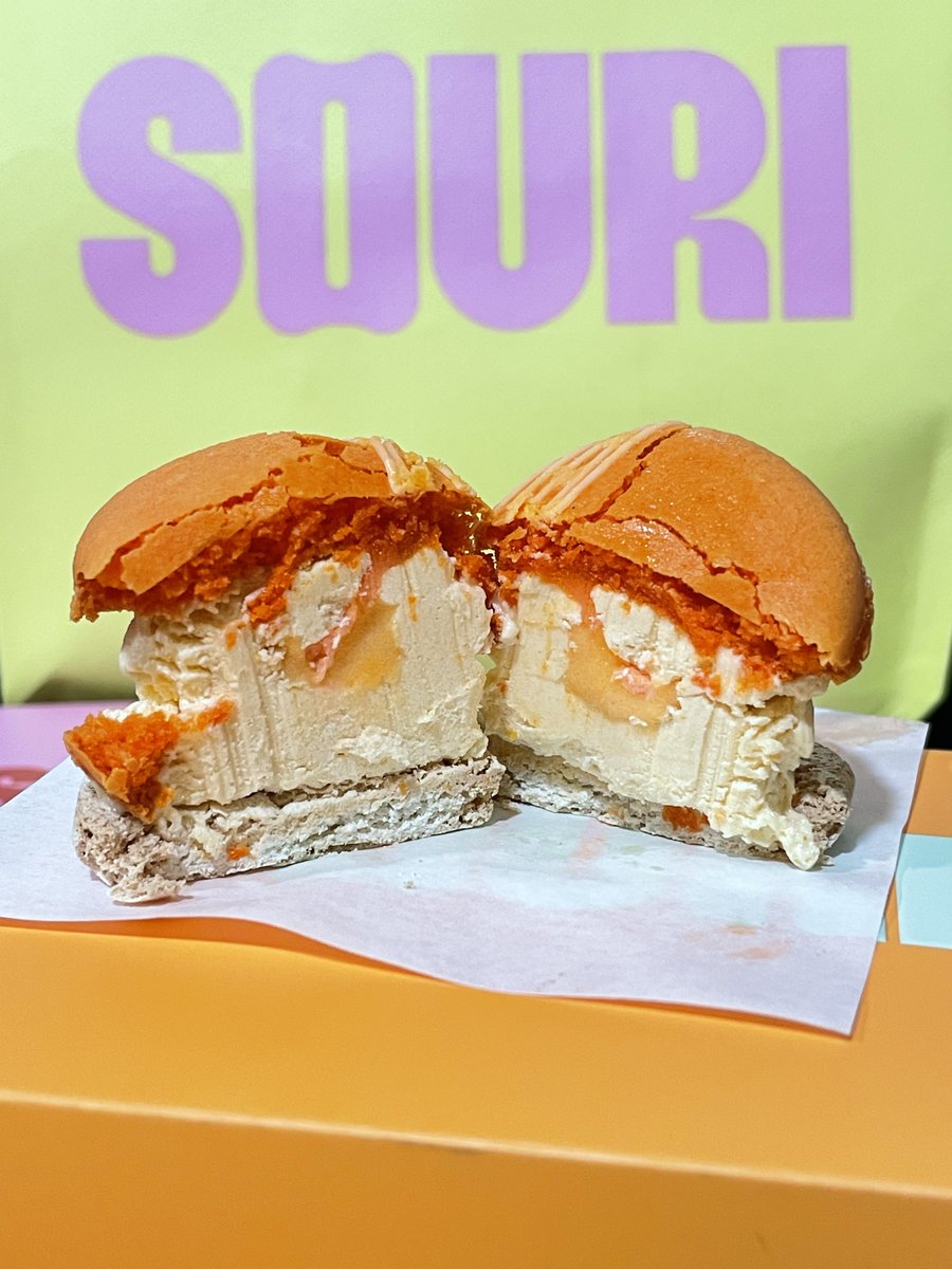 porpinkz's tweet image. รีวิวรสsalted egg custard สัมผัสแรกหอมมากกก ละมุนสุดๆ ไข่เค็มเลิฟเว่อคือชอบมากแงงง อร่อยจริงๆ อร่อยเลียมือค่ะ ซูรีทำถึงมาก  
หนูรักไข่เค็ม รักซูรี🧡 @souri_bkk 
#SOURI #SOURIBKK #SOURILocalExclusiveMenu