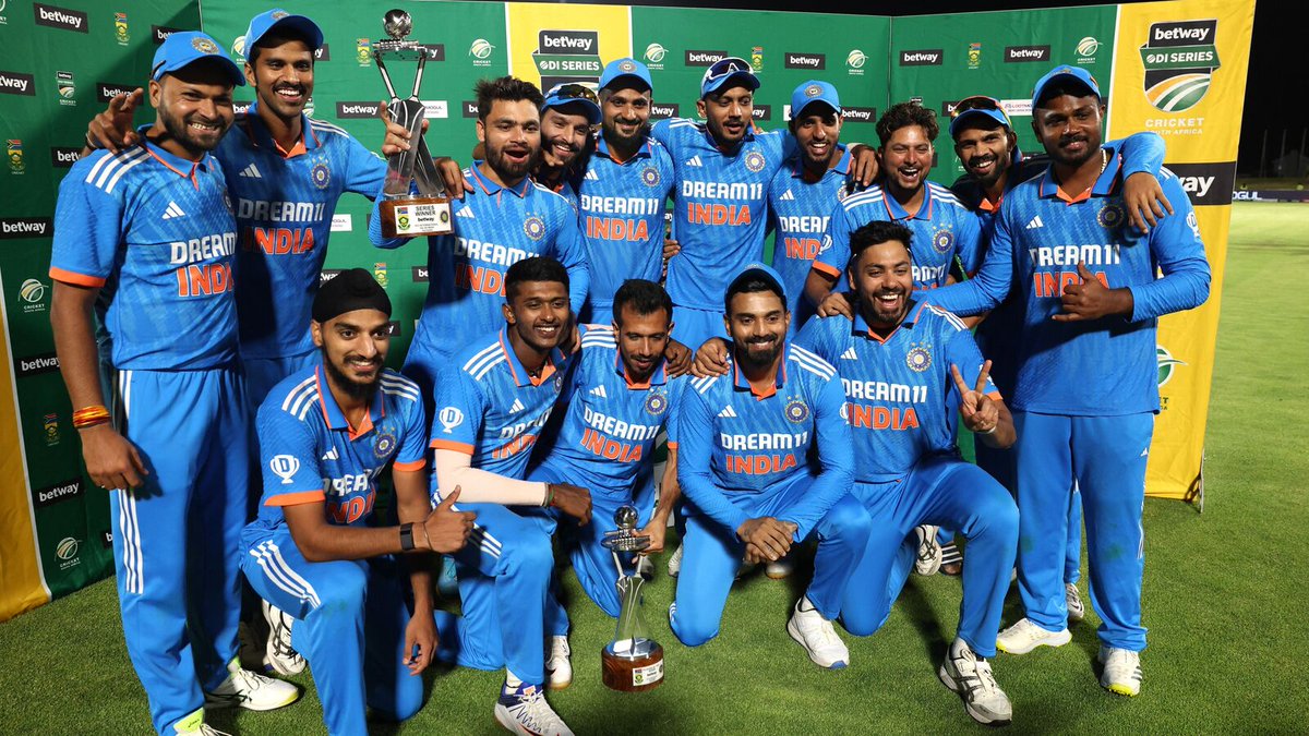varunklstan's tweet photo. Remember KL Rahul was the captain for AUS odi series before 2023 wc, SA odi series after 2023 wc and won both especially SA series with young team

Suddenly from nowhere they made Gill VC in 2024, now captain. KL was front runner for captaincy after Rohit but BCCI had other plans https://t.co/BjG3d1saFC
