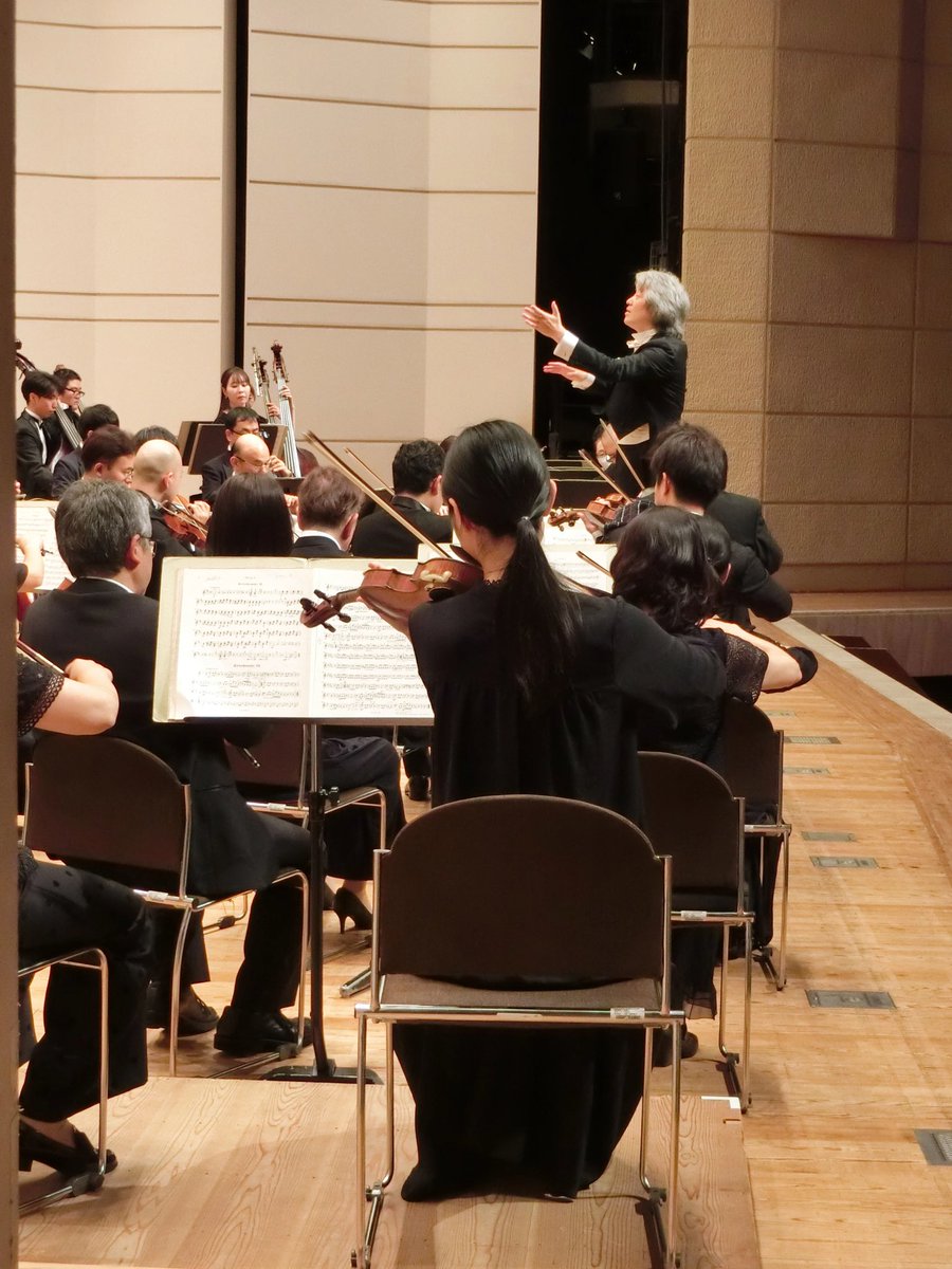Japanphil's tweet photo. フレッシュ名曲コンサート終演いたしました。ありがとうございました！
ソリスト・アンコールはショパンの夜想曲第20番 嬰ハ短調 遺作、オケ・アンコールはシューベルトの劇付随音楽《キプロスの女王ロザムンデ》より間奏曲第3番でした
鈴木優人マエストロと、吉原清香さん、RISURUでパシャリ https://t.co/GI84QNBTBK