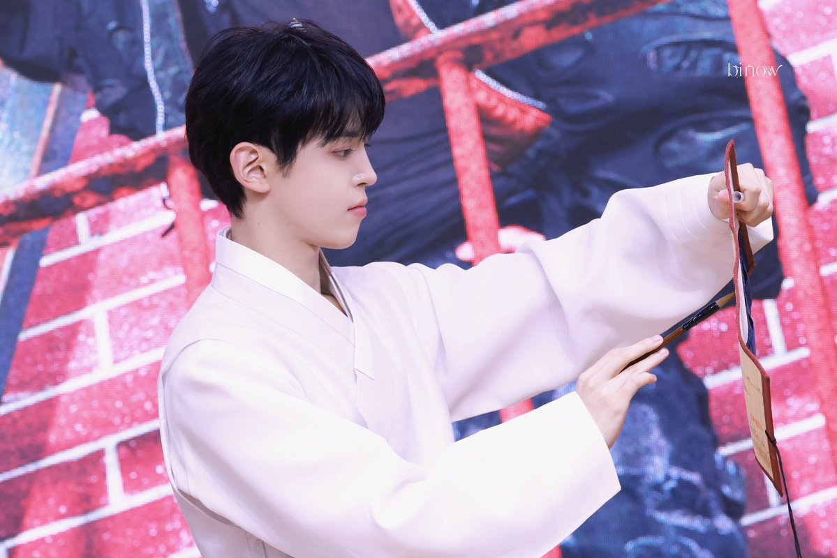 251004 메이크스타

#현빈 #HYEONBIN #ヒョンビン #NOWZ #나우즈
<a href="/CUBE_NOWZ/">NOWZ·나우즈</a>