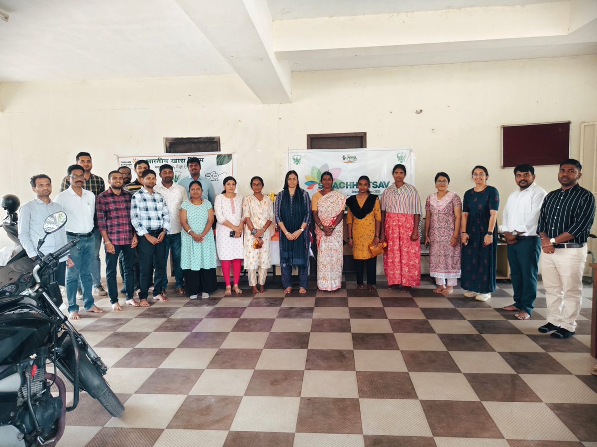 As part of swachta Campaign 5.0, medical kits were distributed to Safai workers on 02.10.2025 at FCI DO Mysore #SwachhataHiSeva2025 स्वच्छता अभियान 5.0 के अंतर्गत, दिनांक 02.10.2025 को एफसीआई डीओ मैसूरु में सफाई कर्मचारियों को मेडिकल किट वितरित किए गए।
