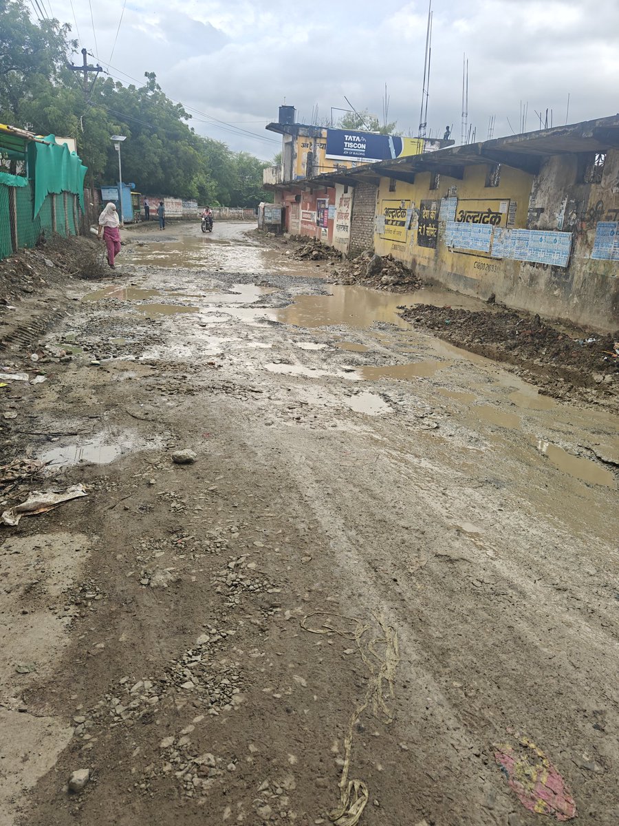 risk_314's tweet photo. @rmc_rewa एक तो रीवा नगर निगम का नाम बदल के नरक निगम होना चाहिए। सिर्फ सोशल मीडिया में फोटो डालने के लिए ड्रामा होता है काम इन लोगों से होता नहीं। दूसरे जिस एजेंसी ने भी इनको 5 स्टार दिया है उसको ब्लैक लिस्ट किया जाना चाहिए इस पाखंड के लिए। @CMMadhyaPradesh @rshuklabjp @RewaCollector https://t.co/TsN4E04Olg
