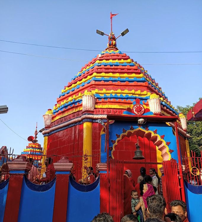anushikhaghosal's tweet photo. Today I faced one of the most humiliating experiences at Rajrappa Mandir,Ramgarh (Ranchi).My dad was ahead of us in the Darshan queue. We tried moving forward to join him,as what others were doing to join their family members ahead of them, even letting many people pass before us https://t.co/NgKnI8fuPh