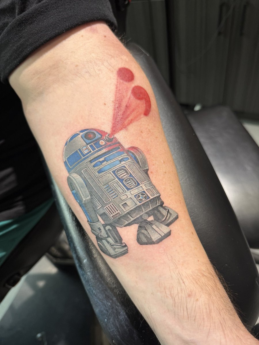 49erintx's tweet photo. Got the spider the day I turned 18… Nearly 30 years later I decided to cover it up and start fresh with a new look. #R2D2 #StarWars #MentalHealthMatters #ProjectSemicolon https://t.co/o5cyU6SYGE