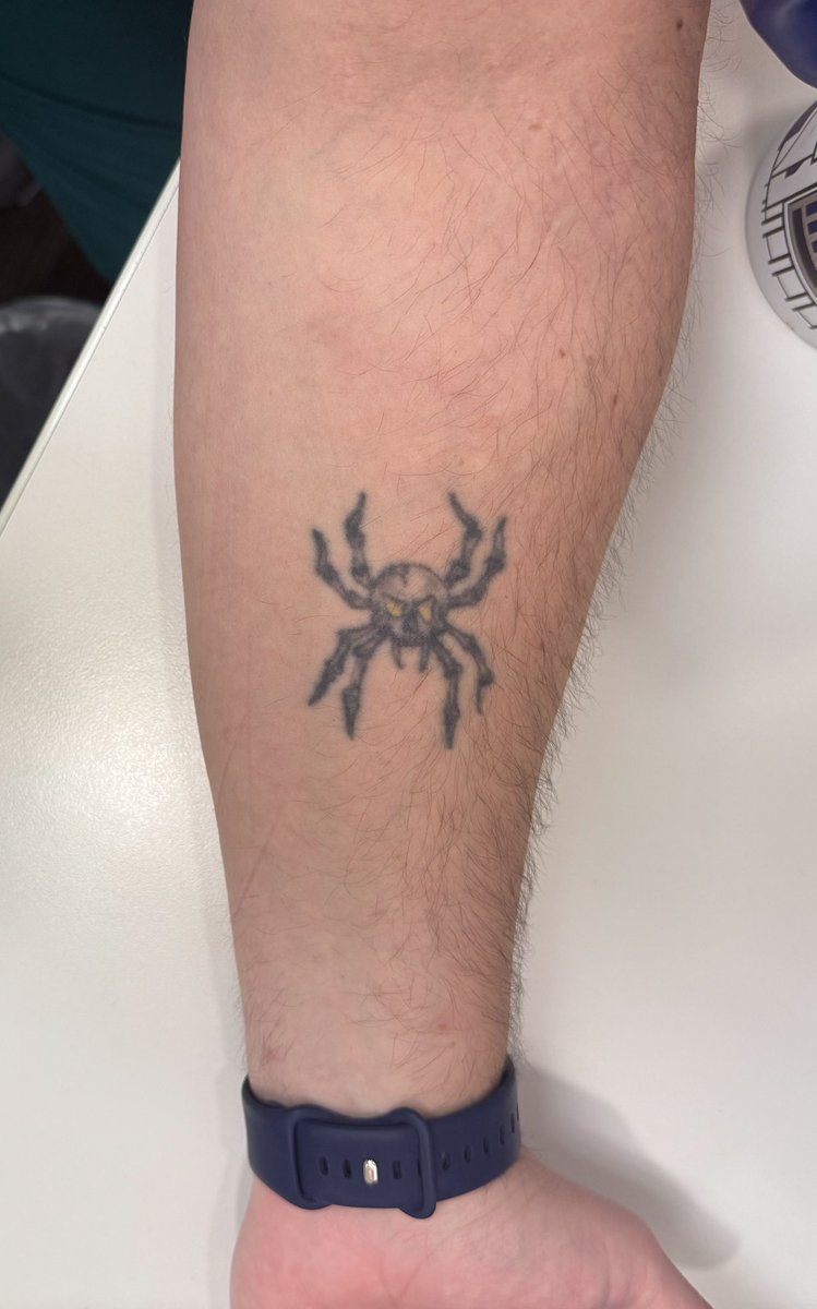 49erintx's tweet photo. Got the spider the day I turned 18… Nearly 30 years later I decided to cover it up and start fresh with a new look. #R2D2 #StarWars #MentalHealthMatters #ProjectSemicolon https://t.co/o5cyU6SYGE
