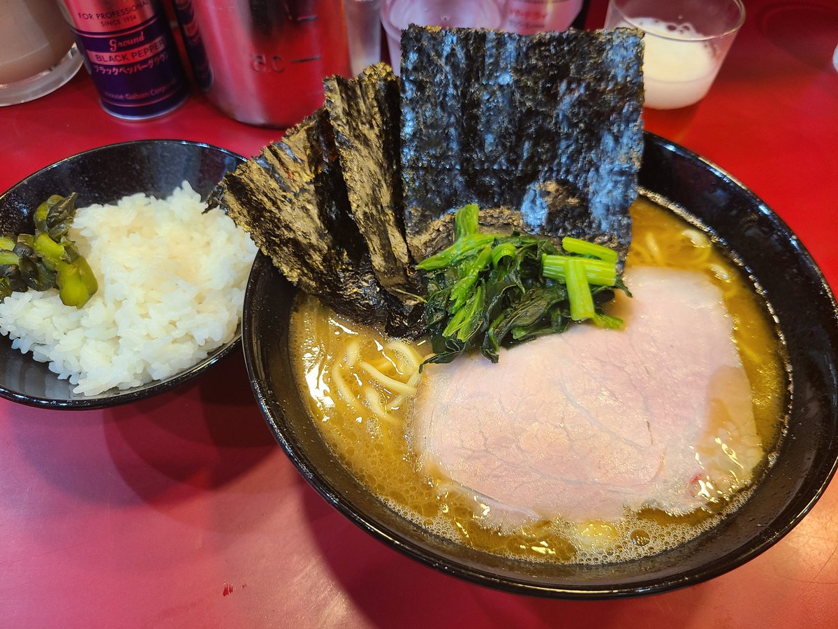 pansuke79's tweet photo. 新橋、らーめん谷瀬家のラーメン。 https://t.co/fgENhvMpQ0