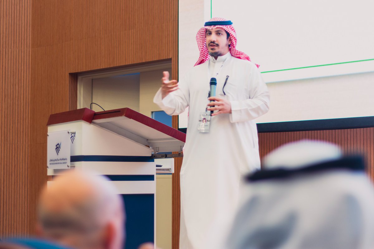 Spine_iau's tweet photo. 🧠🛠️ Dr. Farouk AlReshaid presents two key lectures on the anterolateral approach to the thoracic spine, covering access methods, key surgical tips, and techniques for solid organ mobilization and protection, crucial insights for safe and effective thoracic spine exposure. https://t.co/dhCfnMyzId