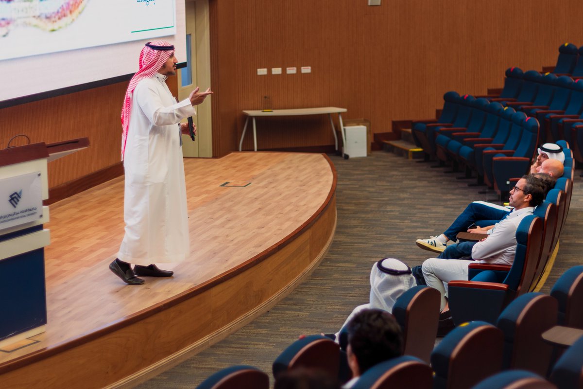 Spine_iau's tweet photo. 🧠🛠️ Dr. Farouk AlReshaid presents two key lectures on the anterolateral approach to the thoracic spine, covering access methods, key surgical tips, and techniques for solid organ mobilization and protection, crucial insights for safe and effective thoracic spine exposure. https://t.co/dhCfnMyzId