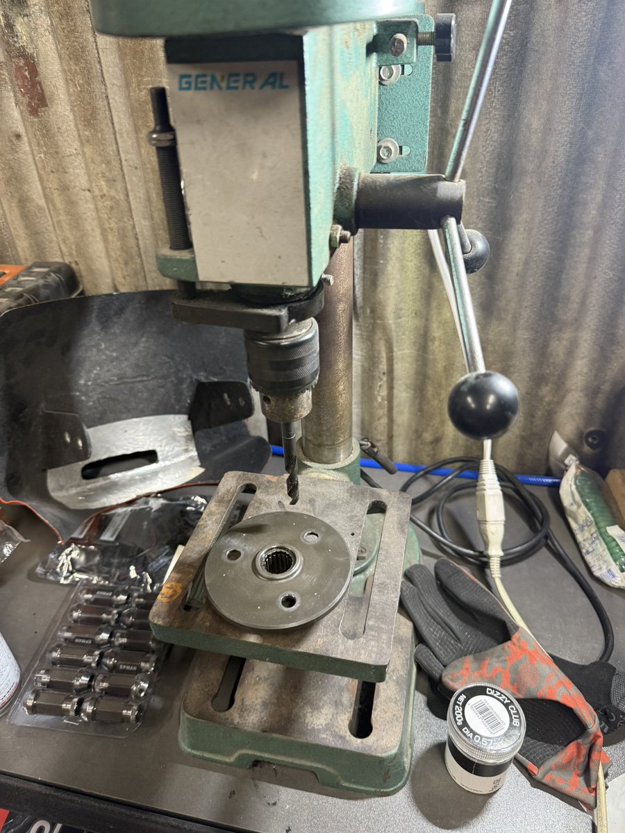 弱点のワンウェイ交換した。
流石に手で開けずにボール盤使った。笑