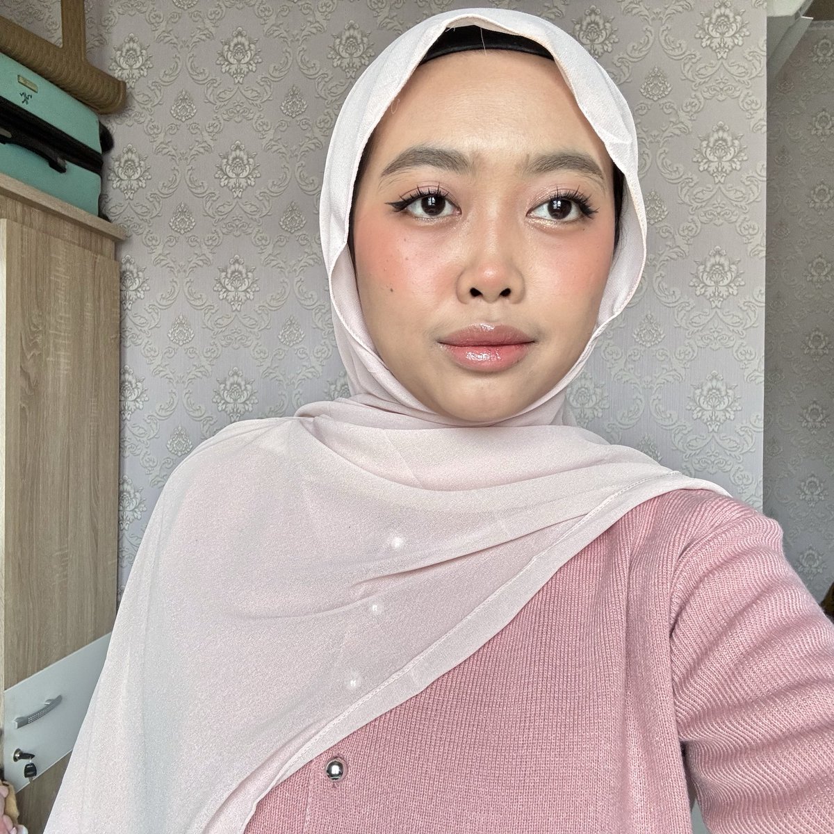 trying the 6 in 1 tinted sunscreen!! ⸜(｡˃ ᵕ ˂ )⸝♡

krl &amp; blok M approved!!!🤭✨